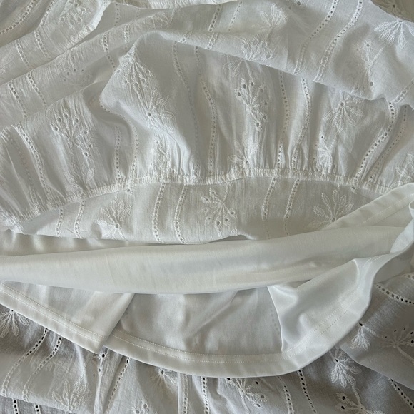 SHEIN Mulvari Shirred Knot Shoulder
Ruffle Hem Schiffy MIDI Dress Size M
White - Picture 14 of 14